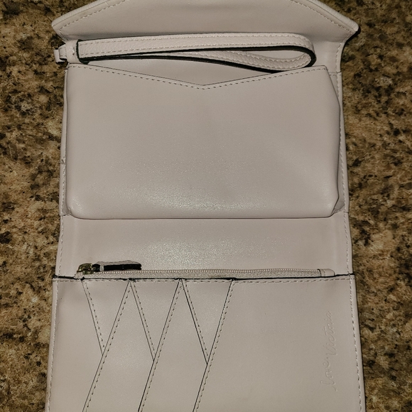 Clutch/wristlet - Picture 2 of 4